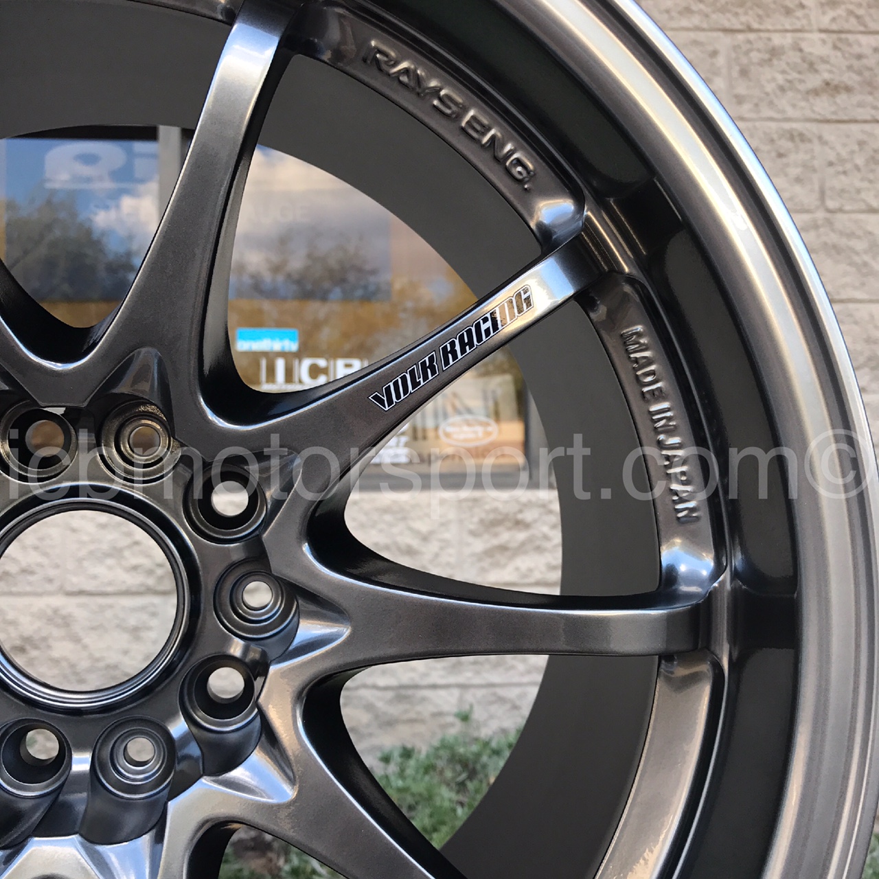 Rays Volk Racing CE28N Formula Silver 17X9.5 5X114.3 +15 Offset Concave Face
